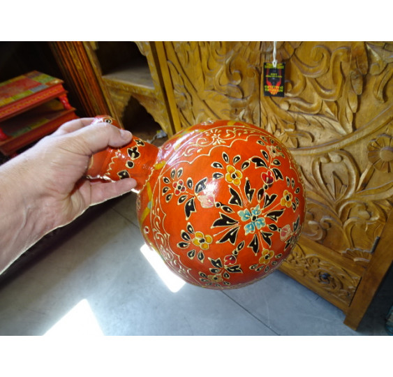 Orange handbemalter Wasserkrug aus Metall, 30 cm