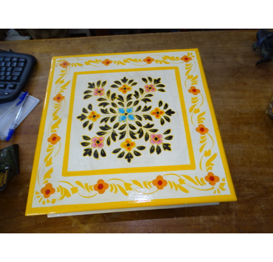 Tavolo cuscino "Bazot" in 30x30 cm Bianco e fiori