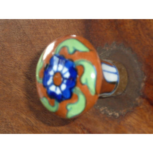 butons peer brown flower dark-blue