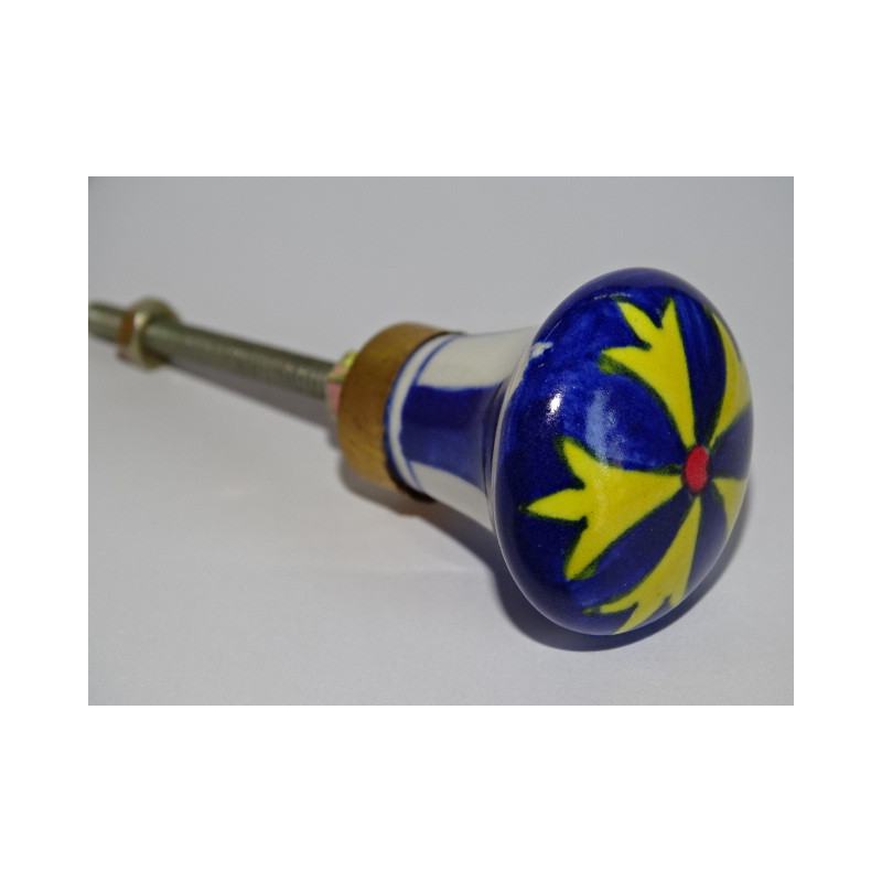 bouton poire fleur jaune fond outremer