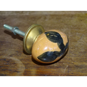 poignée en porcelaine forme olive taupe croix noir