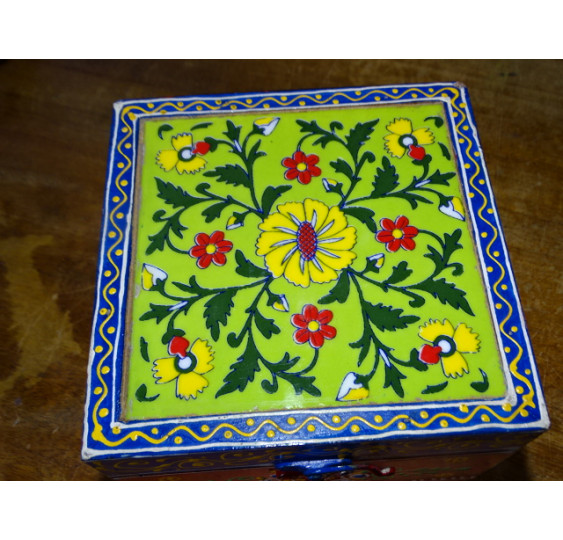 Scatola quadrata con tessere multicolori 15x15x11 cm - 9