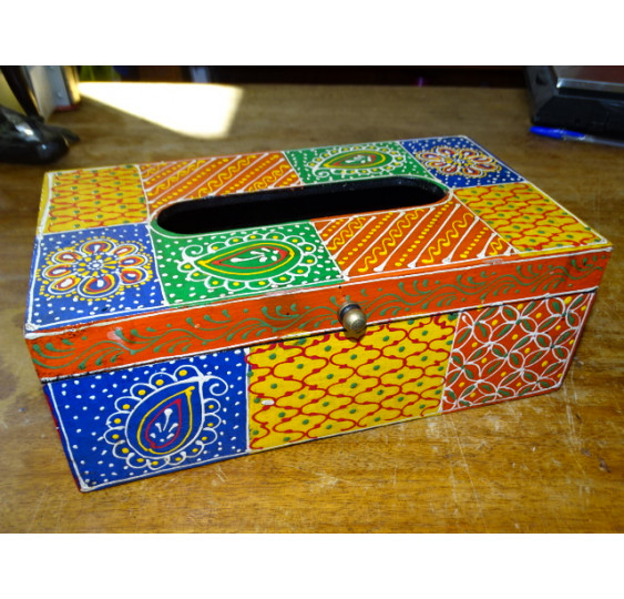 Caja de pañuelos de madera pintada en relieve 26x15x10 cm