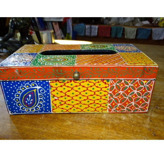 Caja de pañuelos de madera pintada en relieve 26x15x10 cm
