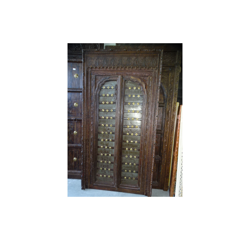 Alte Türen mit Messingdekor in 105x12x204 cm