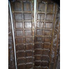 Vieilles portes ornée d'un linteau sculpté en 142x18x224 cm