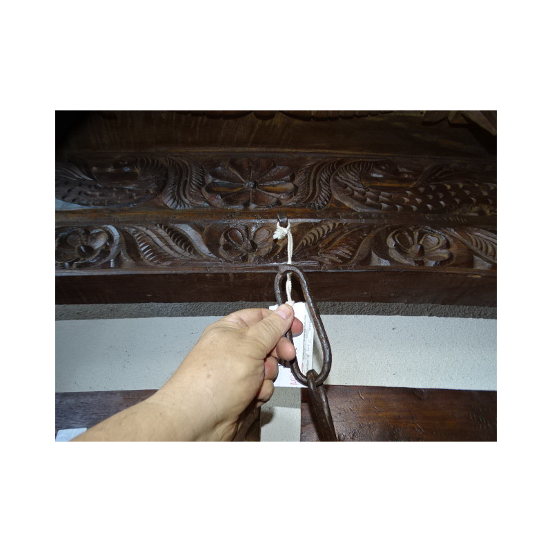 Vieilles portes ornée d'un linteau sculpté en 142x18x224 cm