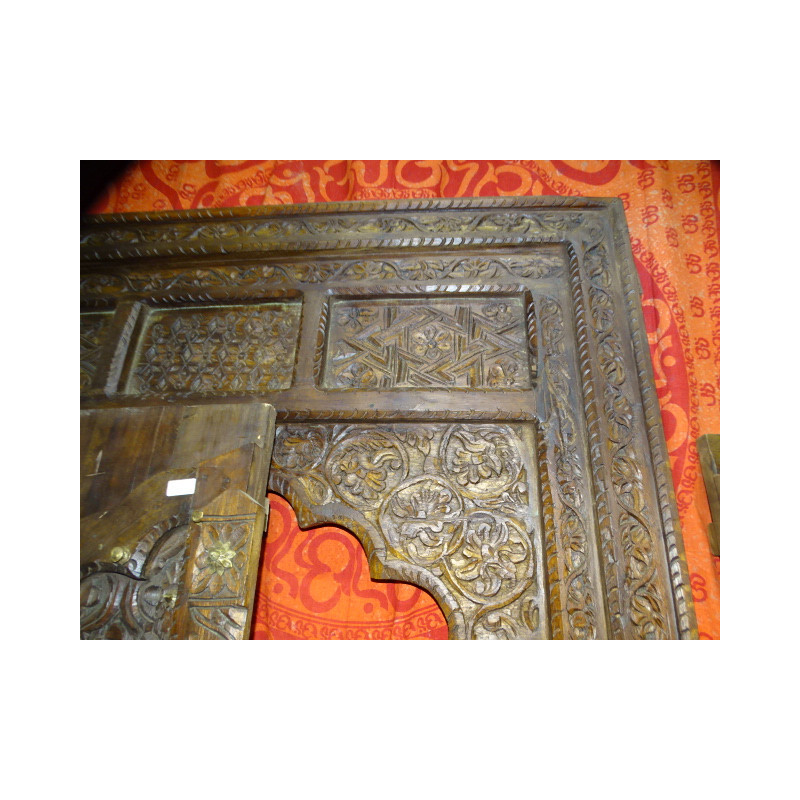 Old house doors in the shape of an arch carved in 135x255 cm