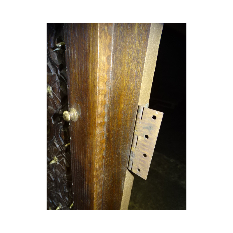 Old house doors in the shape of an arch carved in 135x255 cm