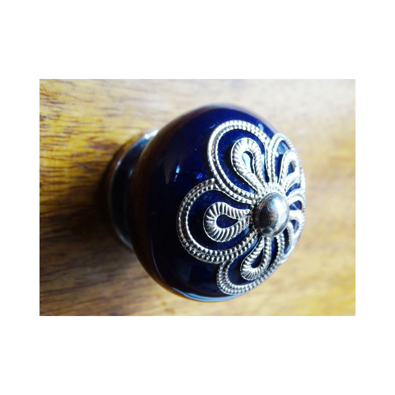 Poignée en porcelaine bleu outremer fleur en métal