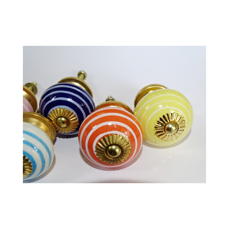Lot de 6 boutons en porcelaine avec traits - Lot 44