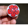 Maniglia per cassetto a pera con fiore rosso