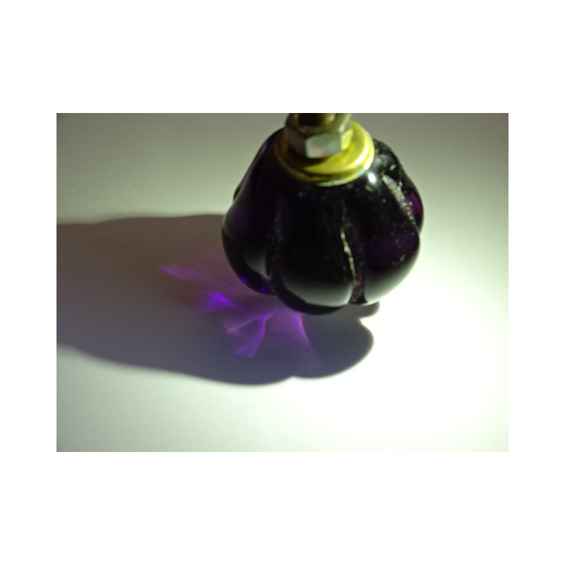 maniglia della mobilia di colore viola trasparente