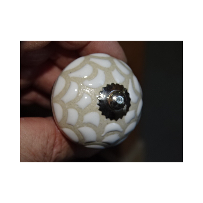 Boutons de meubles avec des grosse écailles en relief - argenté