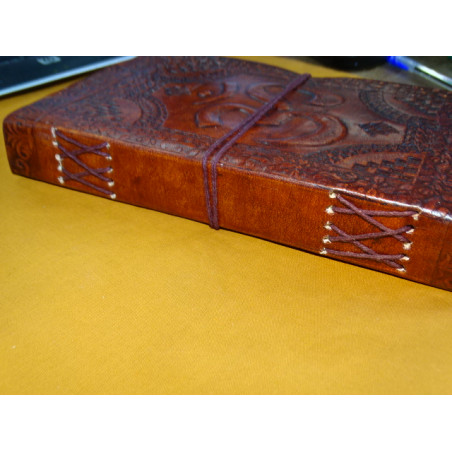 Großes Reisetagebuch aus Leder mit OM -Muster 13X23 cm