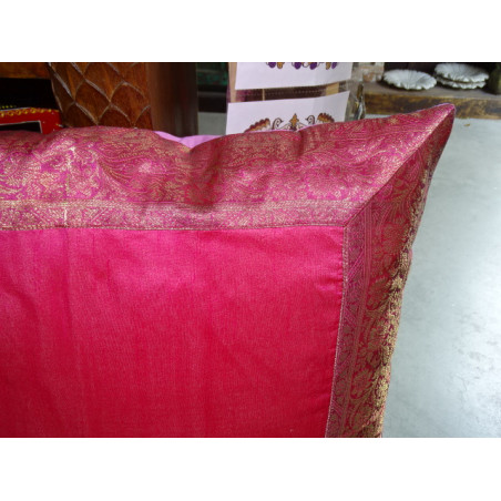 Kissenbezug 60x60 in burgunderrotem / rosa Taft mit Brokatrand