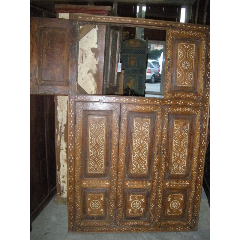 door os closed 2 double doors