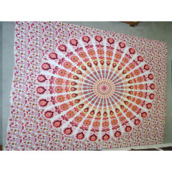 Tenture en coton rouge et bordeau  avec un motif vitrail
