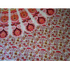 Tenture en coton rouge et bordeau  avec un motif vitrail