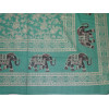 Tenture verte avec éléphants dorés