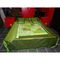 verde letto insieme con patchwork