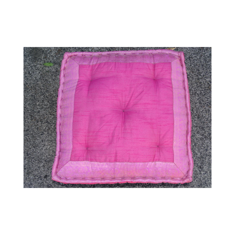 Coussin de sol bords en brocart rose