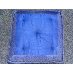 Cojín de suelo con bordes de brocado de color Azul