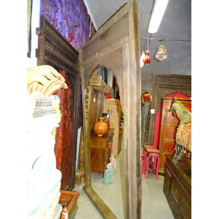 Arco indio grande cubierto con papel de latón prensado