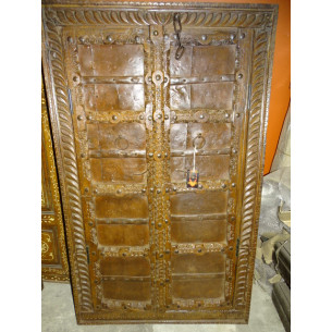 Piccole porte antiche dell'armadio con metallo - 1