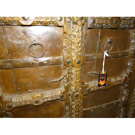 Piccole porte antiche dell'armadio con metallo - 1