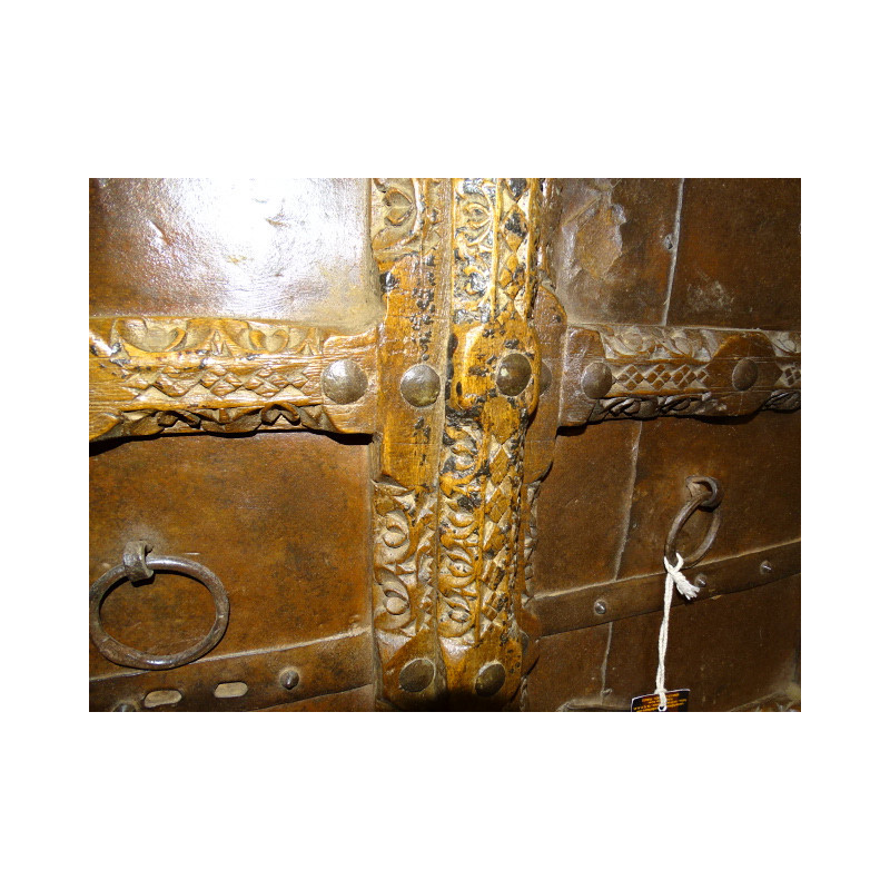 Pequeñas puertas de armario antiguas con metal - 1