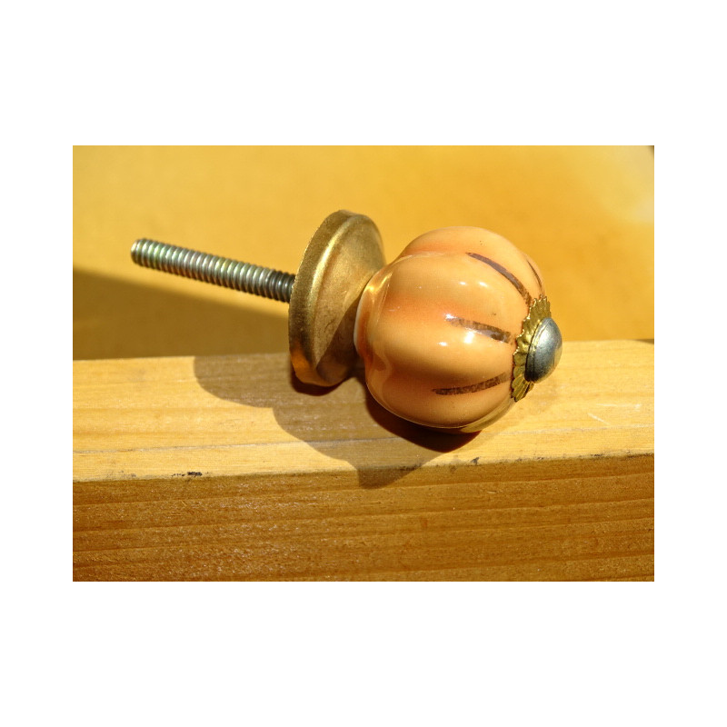 Small pumpkin caramel-colored handles