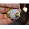 Petites poignées grises à pois roses