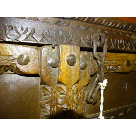 Piccole porte antiche dell'armadio con metallo - 2
