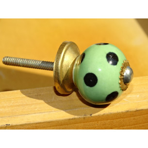 Piccole maniglie verdi con puntini neri