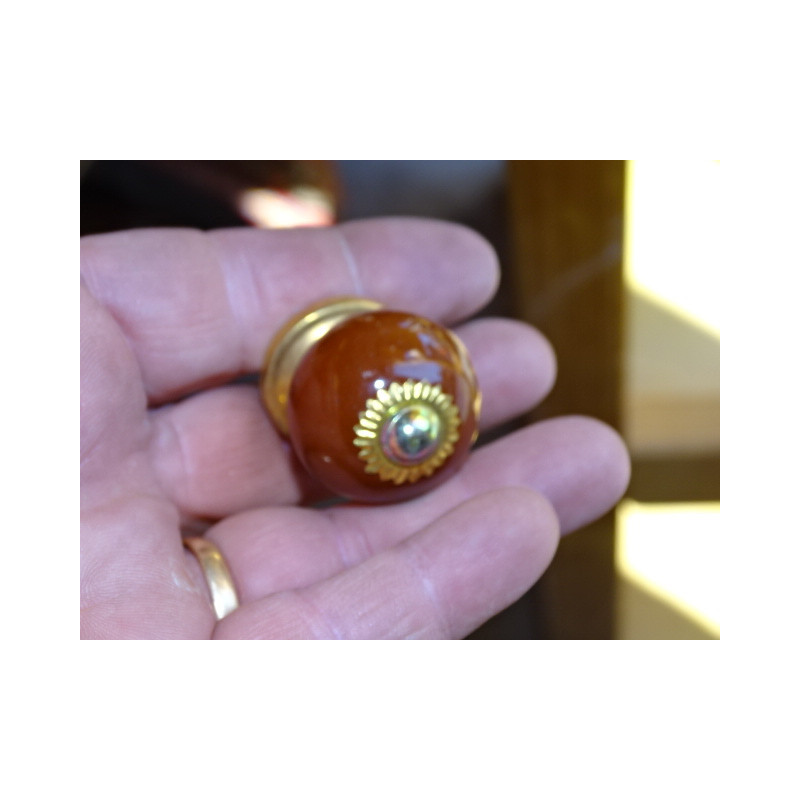 Manejar pequeño  marrón