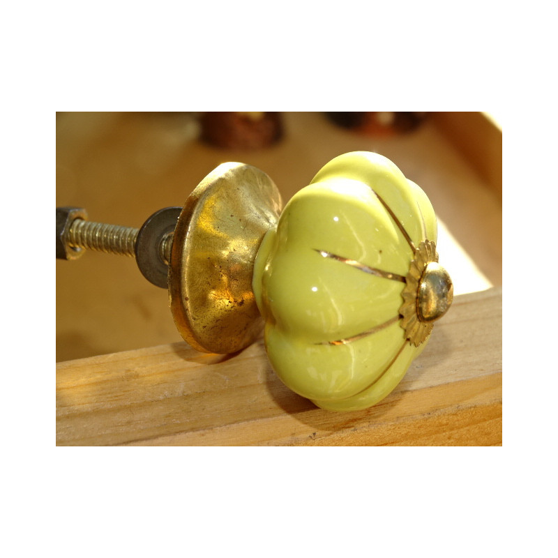 Mini boutons citrouille unis jaune avec trait or - 35 mm