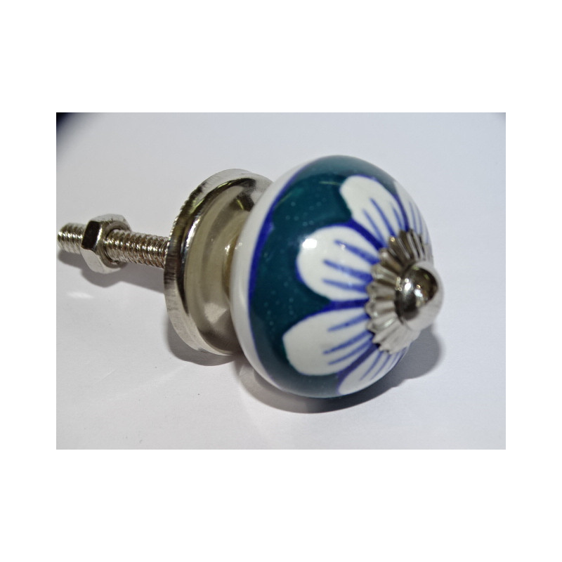 mini botones en cerámica esmeralda y flor blanca - plata