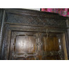 Porte de maison patinée en foncé