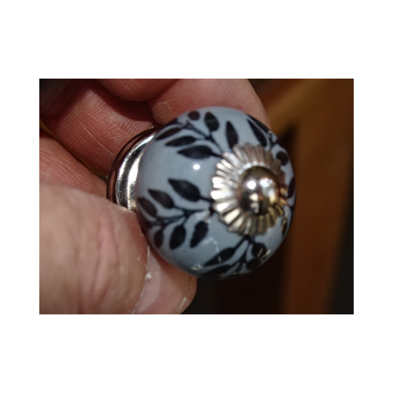 mini boutons en céramique grise et fougère noire - argenté