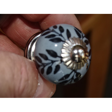 mini botones en cerámica gris y helecho negro - plata