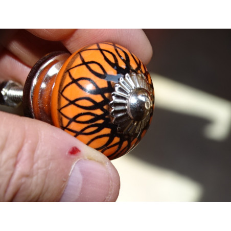 mini botones en cerámica naranja y espiral negra - plata