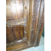 Porte de maison patinée en foncé