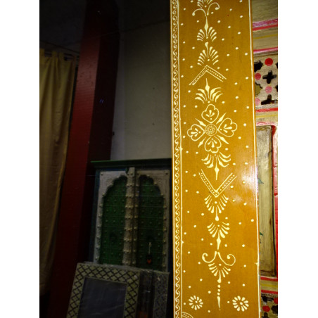 Specchio rettangolare in oro e rilievo in ecru verniciato in 120x60 cm