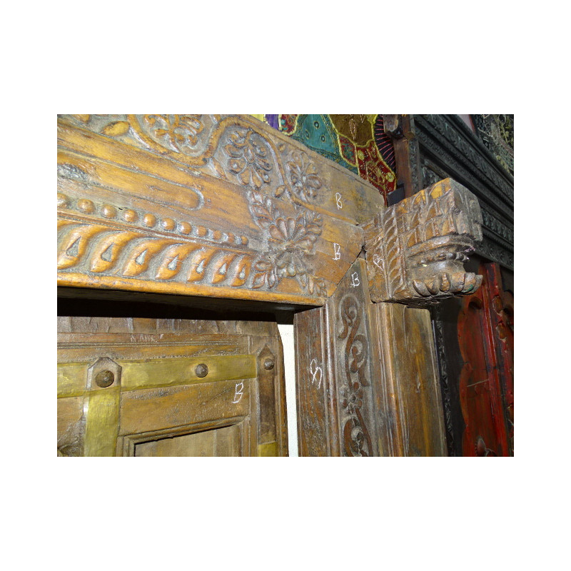Muy antigua casa india puerta baja con gancho de dintel
