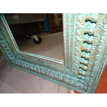 Grand miroir sculpté et patiné en turquoise poncé en 90x120 cm
