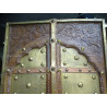 Portes un panneau motif arche orné de cuivre et laiton - 91x200 cm