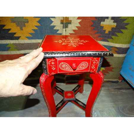 Piccolo tavolino rosso e nero da 1 cassetto (altezza 45 cm)