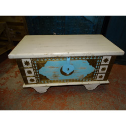 Turquoise and white chest of drawers in mango wood decorated with brass