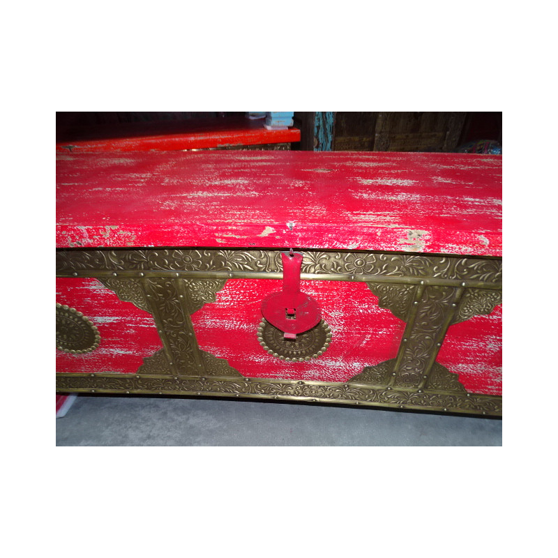 Long chest with mango wood cover with red patina and brass